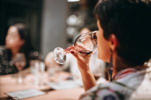 La psicologia della degustazione del vino