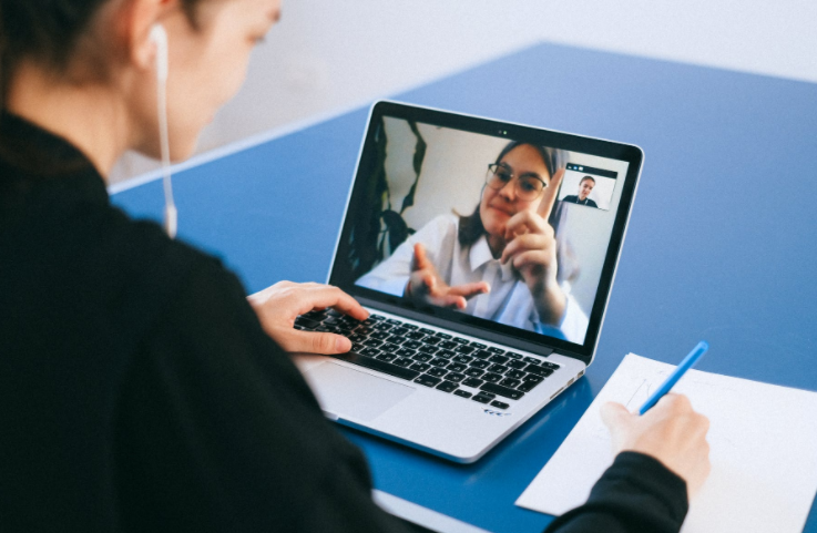Interventi psicoterapeutici via Internet